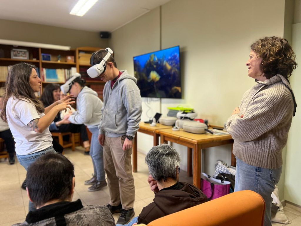 A Deputación leva a APADER Cedeira o programa inmersivo “Mergullando sen nos mollar”