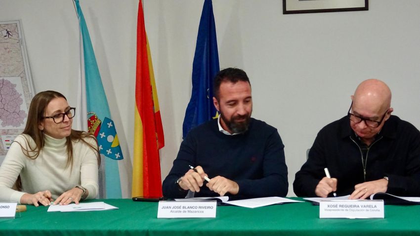 A Deputación da Coruña asina en Mazaricos o convenio polo que achegará case 300 000 euros para acondicionar os máis de setenta quilómetros da senda do Xallas