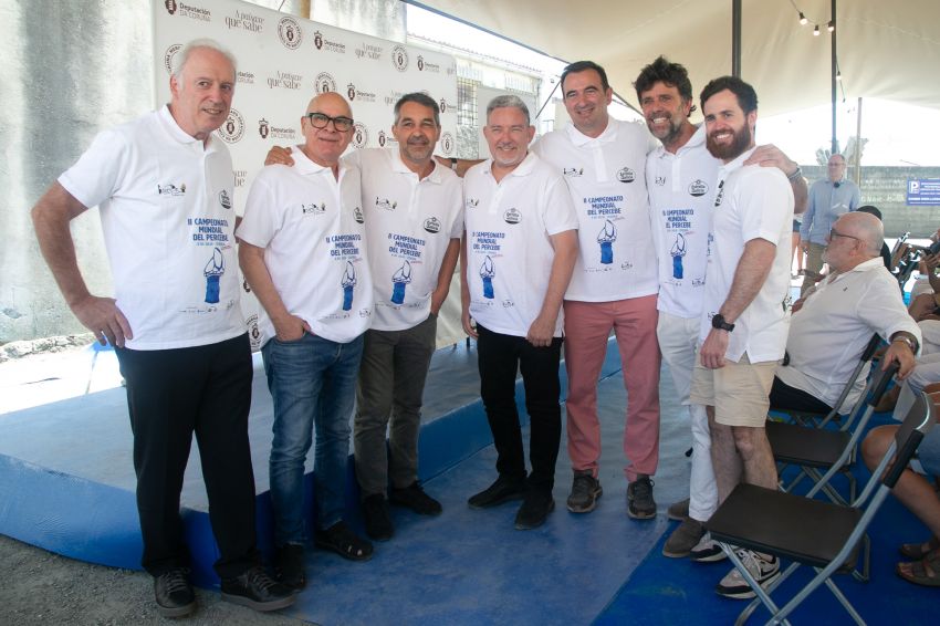 O percebe de Puerto Vega (Asturias) gaña en Cedeira o II Campionato Mundial de Percebe organizado por Turismo da Deputación