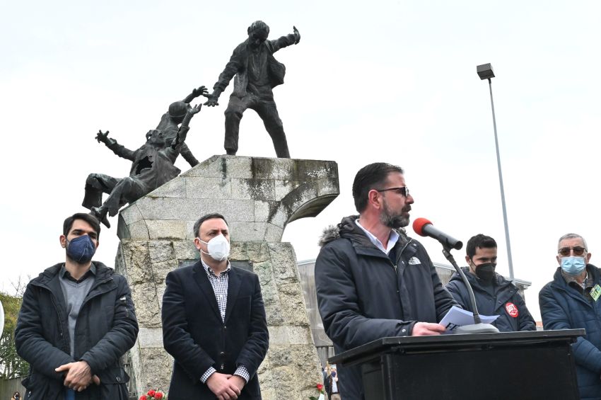 Formoso chama a defender a “democracia e a liberdade” na ofrenda floral realizada en Ferrol polo Día da Clase Obreira Galega