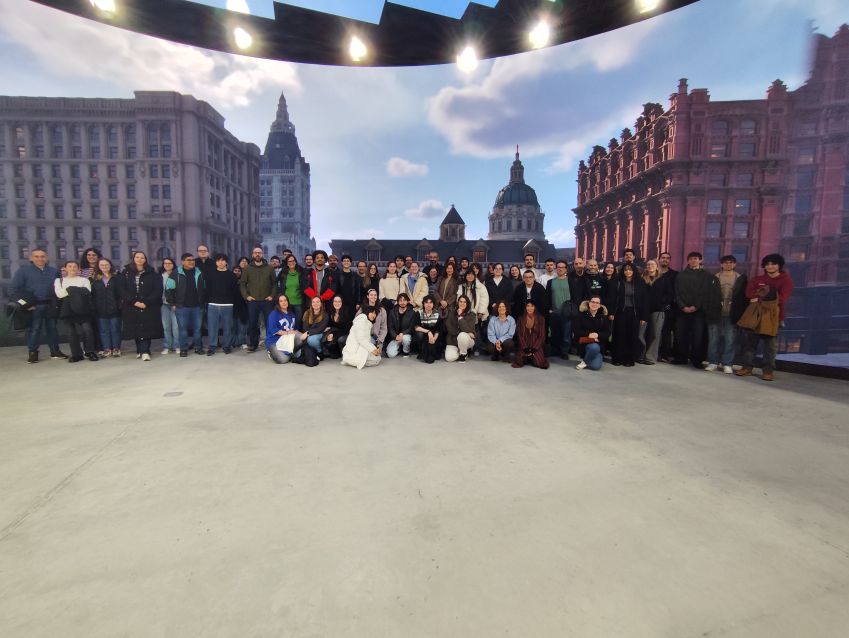 O alumnado da UDC e do Liceo La Paz descobre no CEI o potencial do maior plató virtual de España