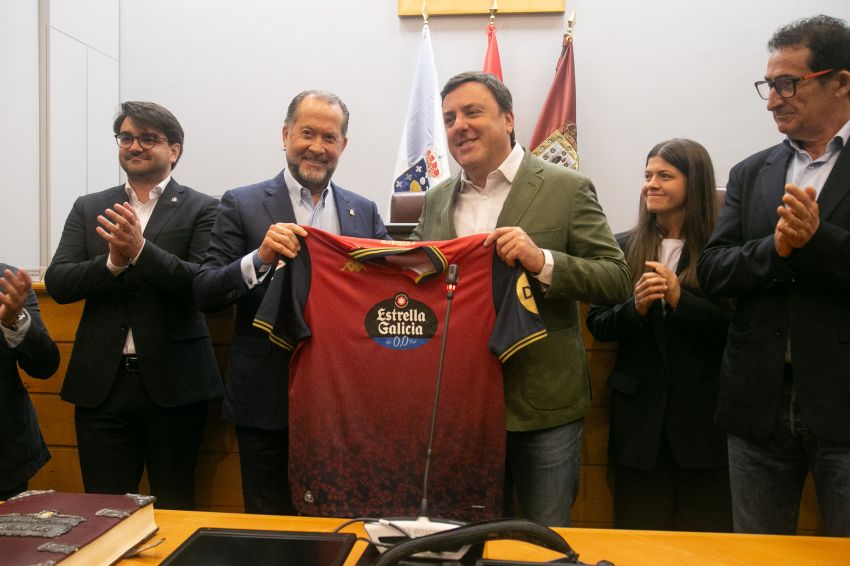 A Deputación recibe o RC Deportivo tras o ascenso á 1ª división