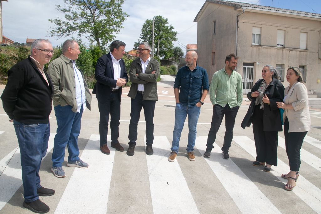 A Deputación da Coruña e o Concello de Carballo rematan as obras da travesía de Sísamo, completando un investimento de 3,5 millóns de euros en tres fases