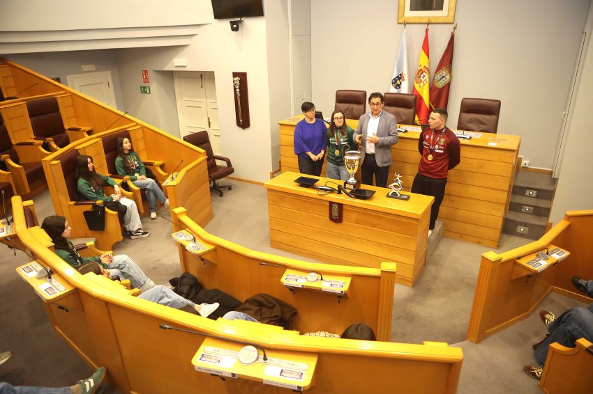 A Deputación recibe ao Hockey Marineda tras proclamarse campión da Copa da Princesa