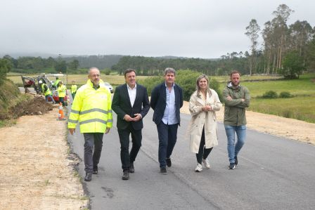 A Deputación inicia as obras de renovación do firme da estrada que une Carballo e Razo