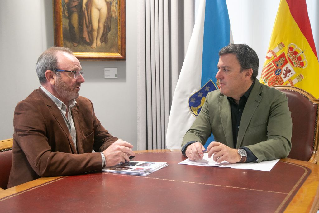 Formoso trasládalle ao alcalde de Malpica que a Deputación estudará a construción dunha senda peonil na estrada de Beo a Porto do Fondo