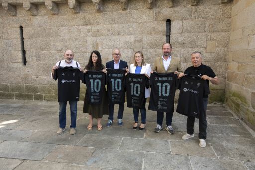 A SD Compostela presenta a súa nova equipación, “Acibeche”, en colaboración con Ourives de Compostela, que conta co apoio da Deputación