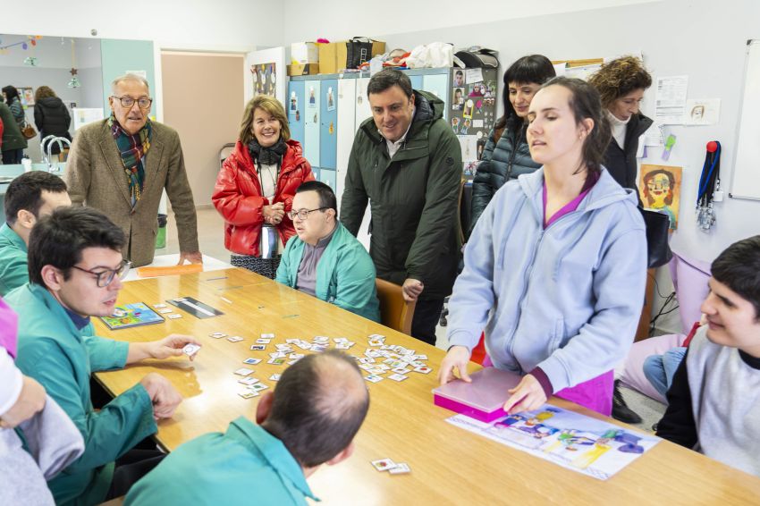 Formoso destaca a “aposta pola inclusión e a igualdade” de Hornos Lamastelle, onde traballan 110 persoas con discapacidade