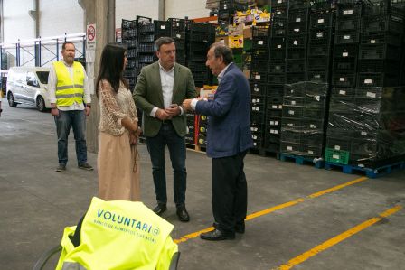 Formoso visita o novo local de ASPANAES na cidade da Coruña, financiado pola Deputación para prestar apoio a unhas 260 familias da área