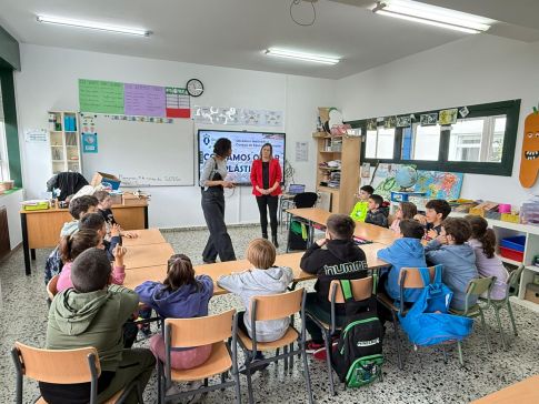 A Deputación da Coruña leva ao CEIP Celso Emilio Ferreiro de Cerceda a campaña educativa “Coidamos o mar sen plásticos”
