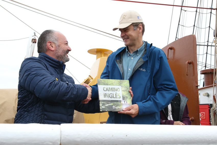 A Deputación exerce de anfitrioa na chegada do bergantín ‘Morgenster’ á Coruña, dentro da ruta ‘Tall Ship Camiño Inglés’ que recrea a peregrinación medieval por mar