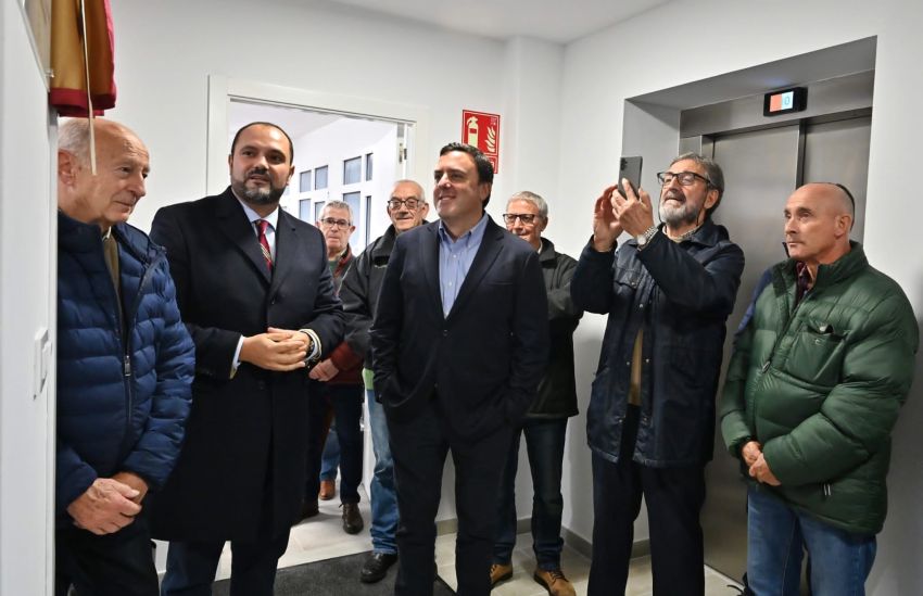 Pontedeume recupera a escola unitaria de Campolongo para transformala nun local social co apoio da Deputación da Coruña