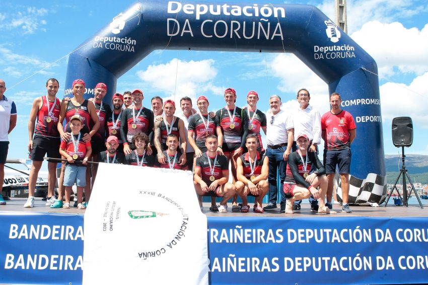 O Club de Remo Cabo de Cruz gaña a Bandeira de Traíñas Deputación da Coruña