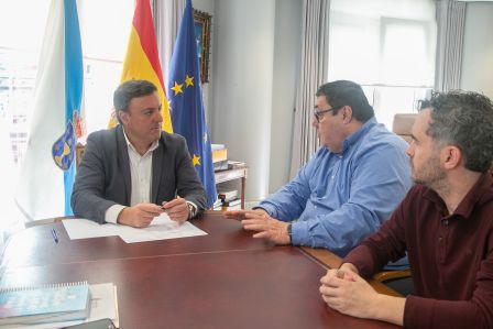 Formoso recibe ao alcalde de Noia e ao Portus Apostoli Fútbol Sala para coñecer o proxecto deportivo e social do club