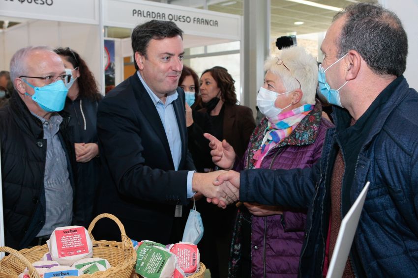 Formoso ensalza en Arzúa “o mellor queixo do mundo”