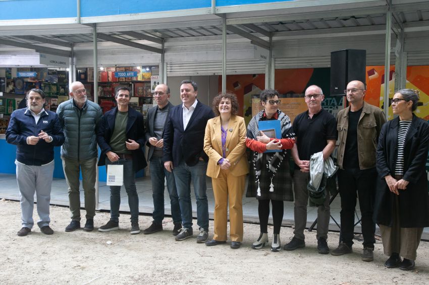 A Deputación da Coruña participa na inauguración da Feira do Libro de Santiago reivindicando a lectura como “un acto de liberdade”