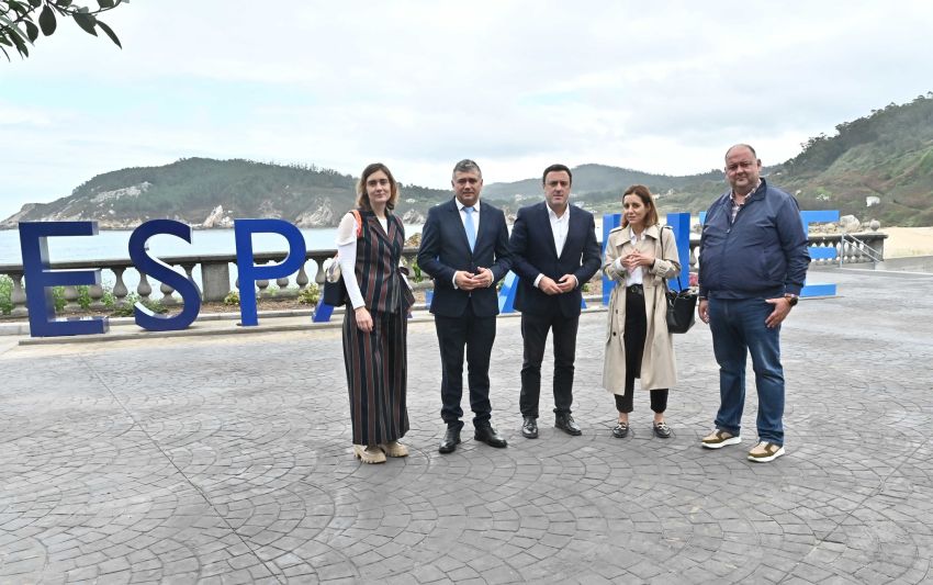 A Deputación o Concello de Ortigueira completan a reforma da Biblioteca Juan Fernández Latorre e as obras de mellora do entorno de Espasante