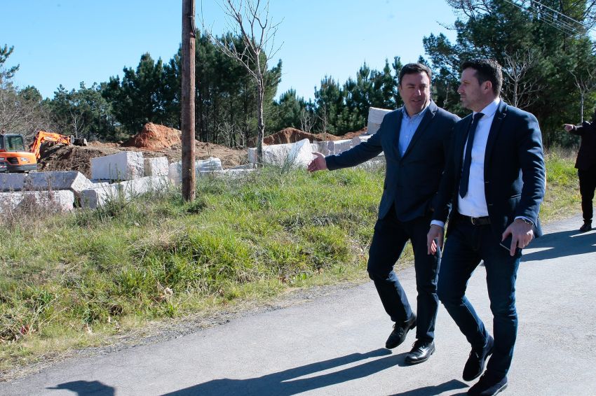 A Deputación da Coruña retoma as obras de ampliación e mellora da estrada de Cespón a Vidres, en Boiro, cun investimento de preto de 1,3 millóns de euros