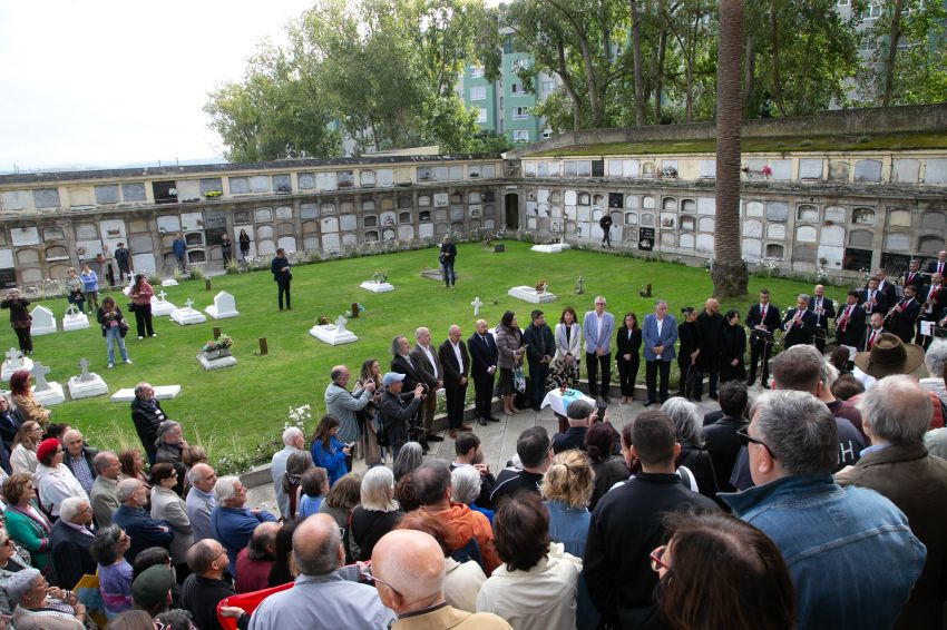 A deputada de dereitos civís, Soledad Agra, participa no acto de homenaxe a Francisco Miguel