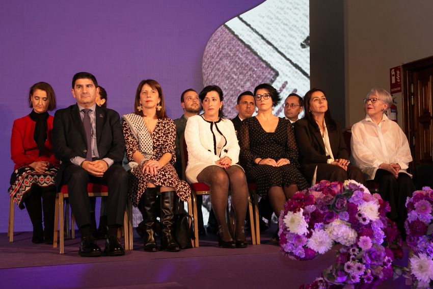 A Deputación da Coruña recibe o premio Menina polo seu labor continuado contra a violencia machista