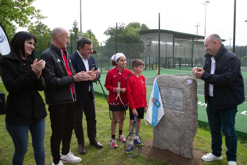 A Deputación e o Concello de Negreira inauguran as renovadas pistas de tenis de Pedra Mámoa tras unha reforma de 80.000 euros financiada polo Plan único