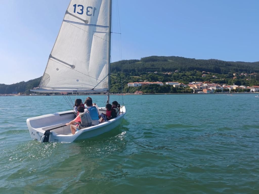 Cedeira inaugura a Campaña de Vela da Deputación da Coruña na que participan 240 nenos e nenas este verán