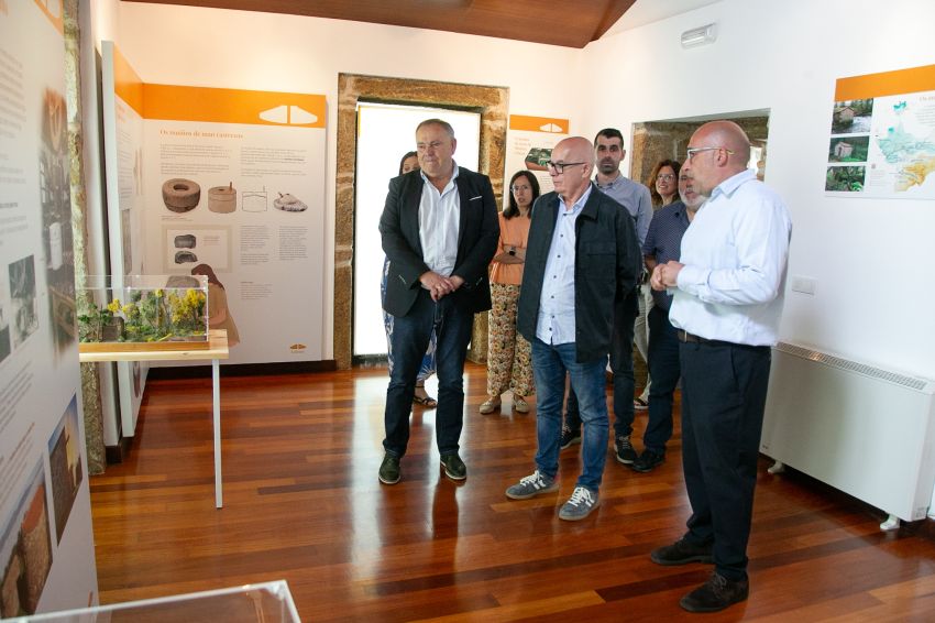 Regueira inaugura na Laracha a nova mostra expositiva do Centro de Interpretación dos Muíños de Auga da Costa da Morte