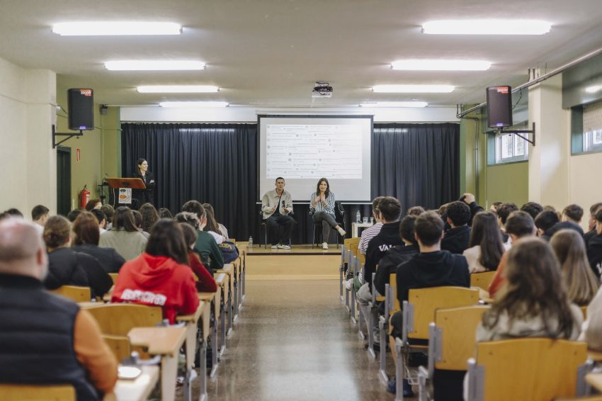 Máis de 500 estudantes, familias e docentes participaron nas xornadas sobre ciberacoso promovidas pola Deputación da Coruña en institutos de Ferrolterra