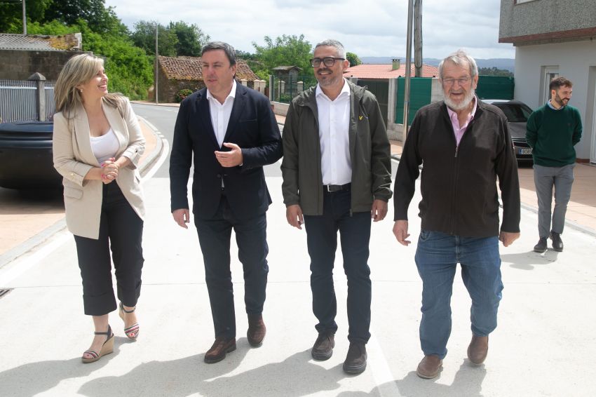 A Deputación da Coruña e o Concello de Carballo rematan as obras da travesía de Sísamo, completando un investimento de 3,5 millóns de euros en tres fases