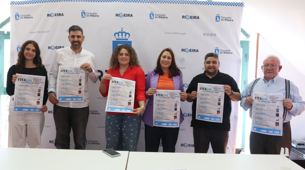 A deputada de cultura participa na presentación do Festival Internacional Amador de Galicia, que comeza a súa andaina en Ribeira
