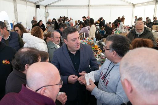 O presidente da Deputación participou na Festa do Marisco do Barqueiro, unha das grandes citas gastronómicas do norte da provincia
