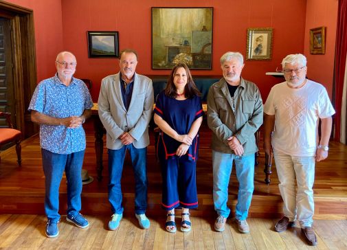 A deputada de cultura, Natividade González, visita a Real Academia Galega de Belas Artes