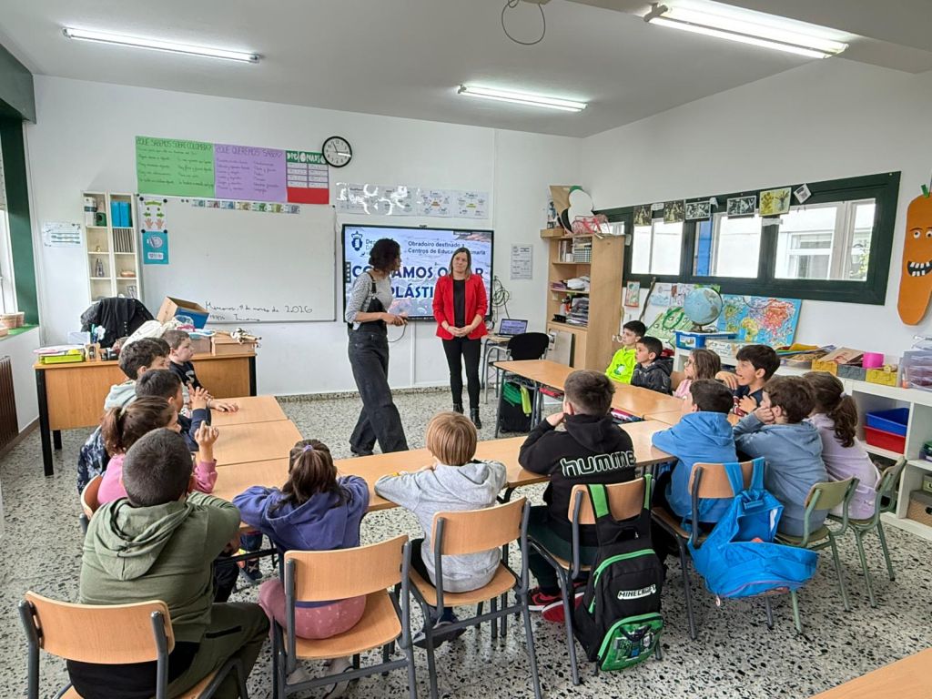 A Deputación da Coruña leva ao CEIP Celso Emilio Ferreiro de Cerceda a campaña educativa “Coidamos o mar sen plásticos”