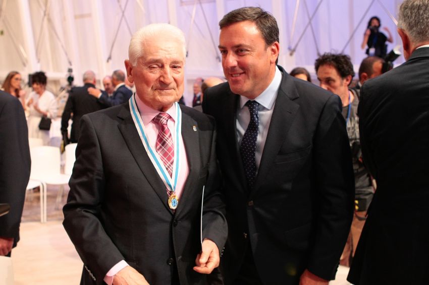Formoso felicita as persoas galardoadas coas Medallas de Galicia e destaca a súa  implicación na promoción do Camiño de Santiago