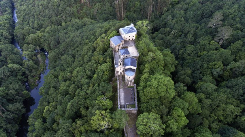 A Deputación da Coruña formaliza por case 400.000 euros o contrato para a musealización do mosteiro de Caaveiro