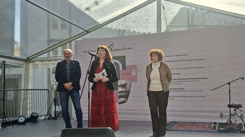 Sol Agra reivindica o Festival Rosalía como festexo que «socializa o legado» da autora de ‘Follas novas na apertura dunha oitava edición que olla tamén cara a Begoña Camaño