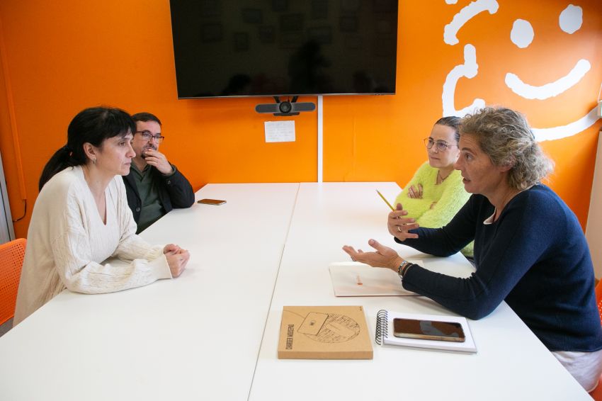 A deputada de Política Social visita a Fundación Meniños para coñecer o seu labor de apoio ás familias vulnerables