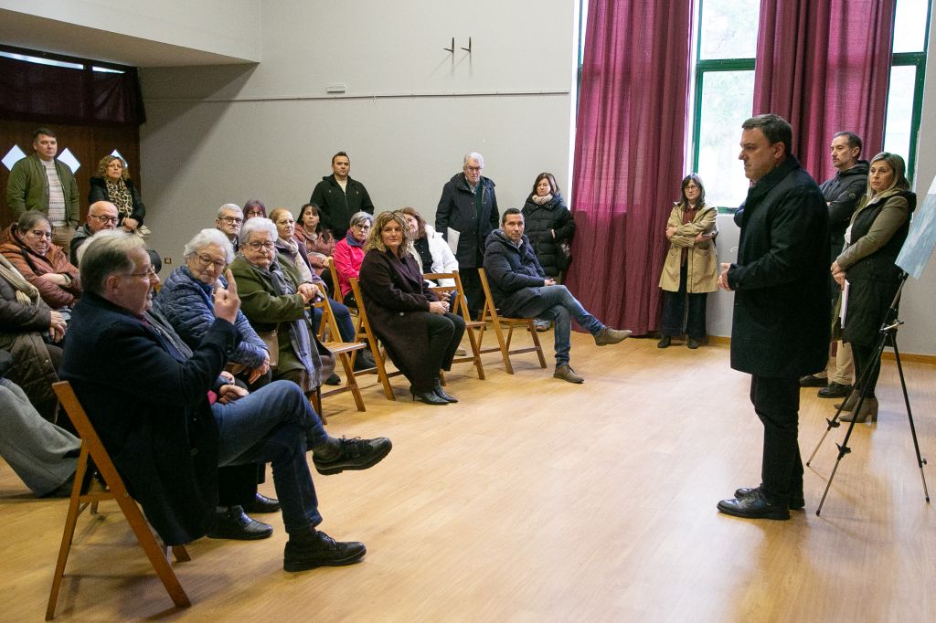 A Deputación da Coruña presentou á veciñanza de Xuvia o proxecto da Senda do Trece na estrada DP-5404