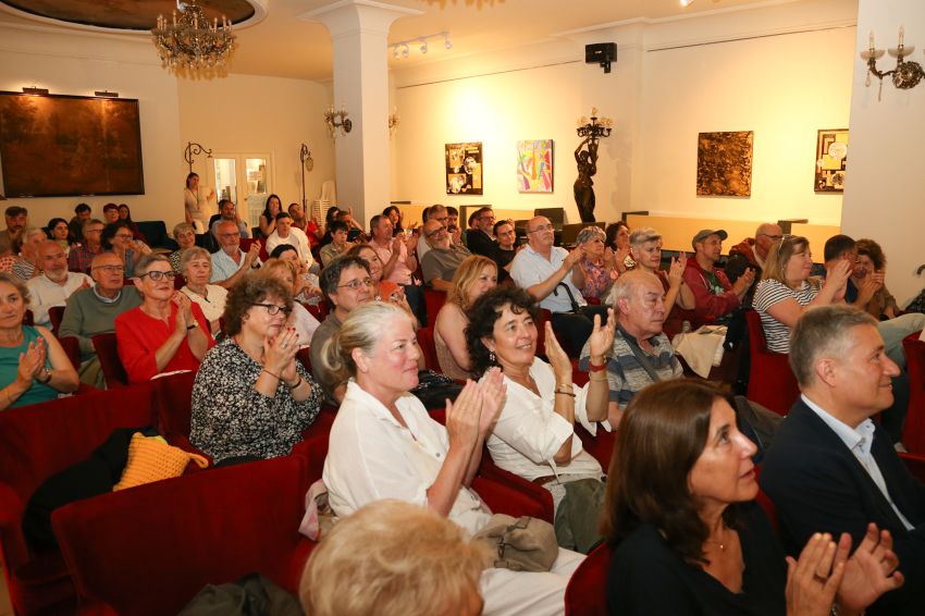 A deputada de lingua fai entrega dos galardóns do XV Premio Rosalía de Castro de Lingua