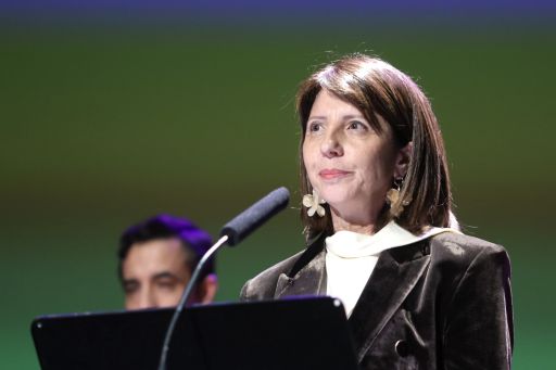 Sol Agra destaca na entrega dos Premios Youtubeiras+ que o galego «vale para contar ciencia, literatura, cine, cociña, humor ou música, e para estar presente en todos os formatos e plataformas»