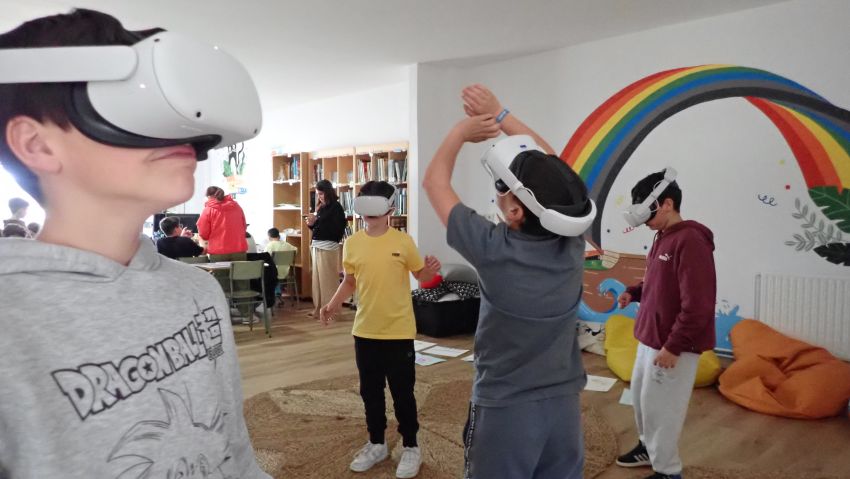 A Deputación da Coruña leva a realidade virtual ás aulas para concienciar a máis de 500 escolares sobre a riqueza do medio mariño galego