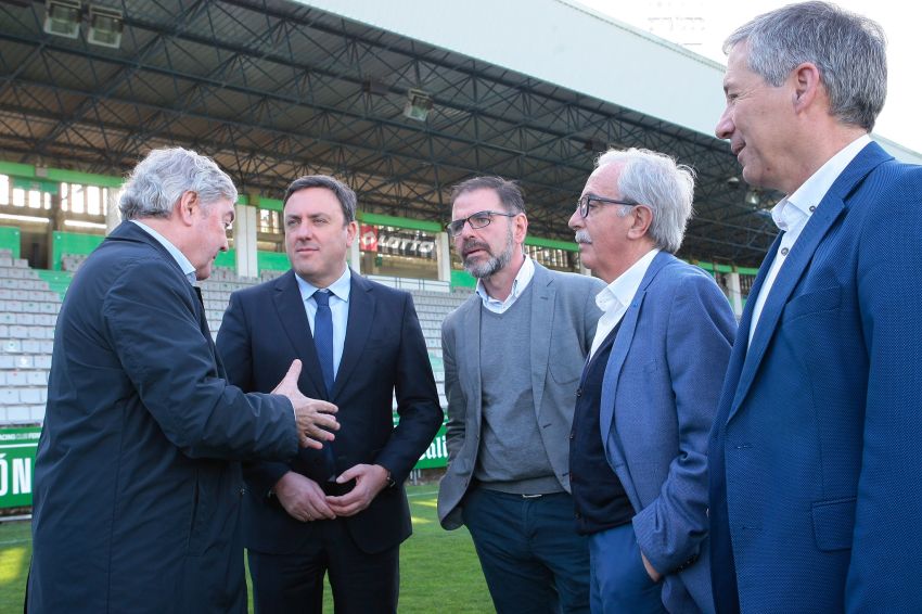 A Deputación alíase co Rácing de Ferrol para promocionar a provincia como destino turístico en toda España