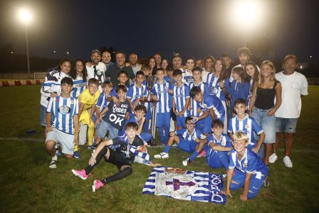 O campo de fútbol de Santiso estrea céspede artificial de última xeración grazas ao apoio da Deputación da Coruña