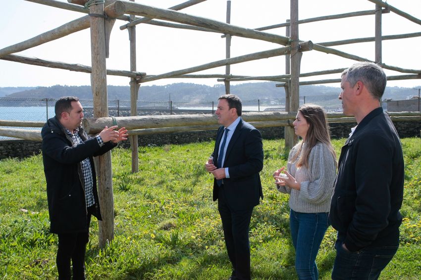 A nova glorieta de acceso ao Parador da Costa da Morte, en Muxía, estará operativa para a Semana Santa