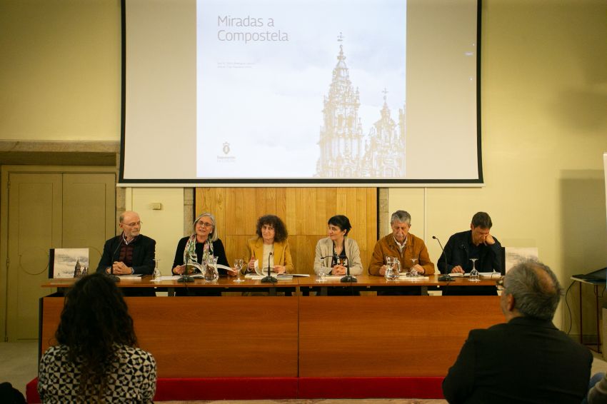 A Deputación da Coruña edita “Miradas a Compostela”, unha viaxe aos enclaves máis emblemáticos do casco histórico de Santiago