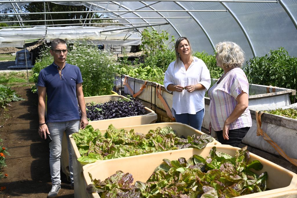 A deputada Cristina Capelán subliña a “transcendencia do asociacionismo no fomento da agricultura local con produto de calidade” nas súas visitas ás entidades Ódega e Maisdetres