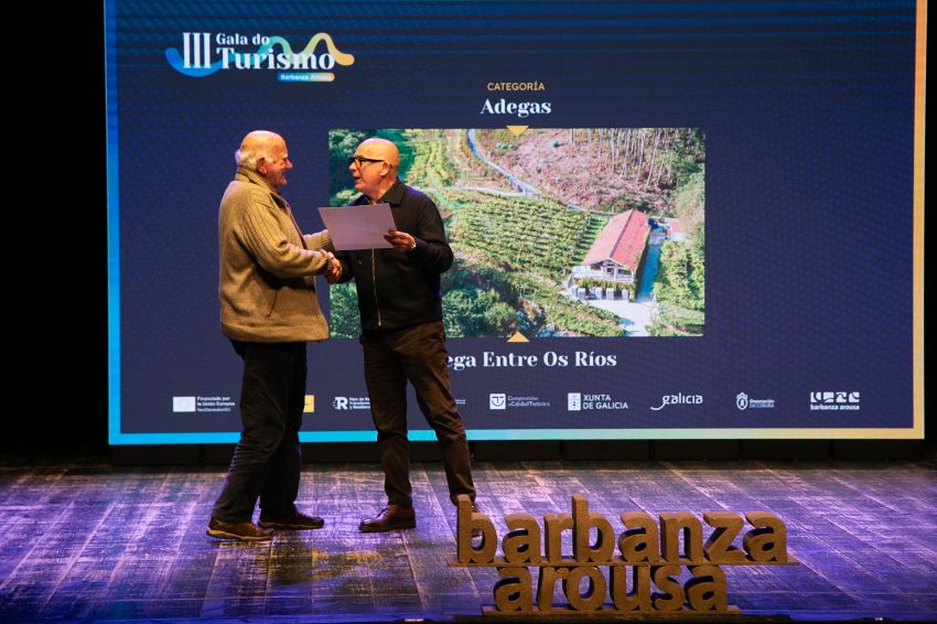 Regueira destaca en Rianxo o compromiso e a profesionalización do tecido empresarial no peche da III Gala do Turismo Barbanza Arousa