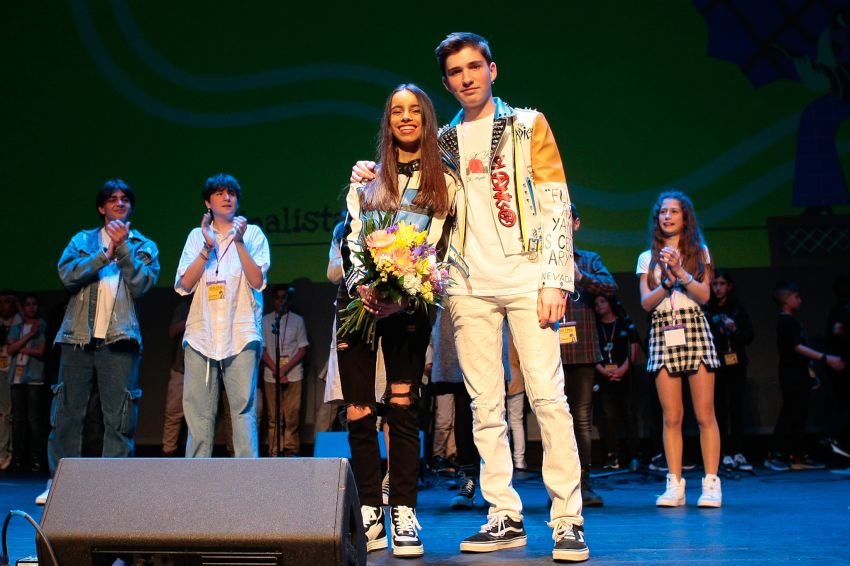 O grupo “O ritmo dos soños” de Caión e o dúo “Temos terras” de Santiago e Teo, gañan o VI Concurso Quero Cantar