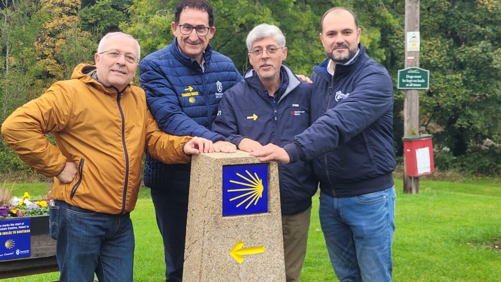 Deputación da Coruña e Xacobeo inauguran en Finchale a mouteira que marca o “quilómetro cero” do Camiño Inglés