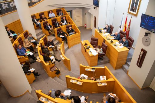 A Deputación insta á Xunta de Galicia a aceptar a condonación da débeda proposta polo Goberno de España e destinar os fondos á mellora da sanidade, a educación e os servizos sociais